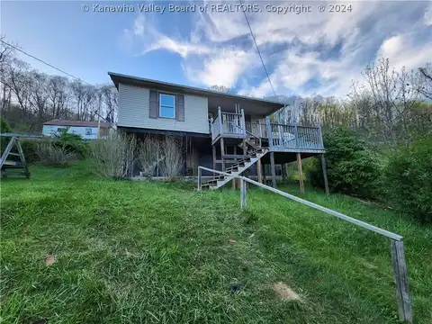 313 Dunloup Creek Road, Mount Hope, WV 25880