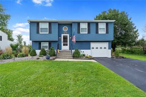 8103 Thurston Dr, Cicero, NY 13039