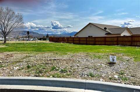 704 Petra Ct, Omak, WA 98841