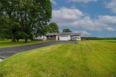 724 Maple Dr, Kirkville, NY 13082