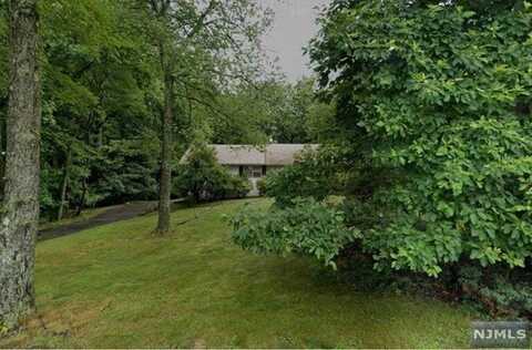 165 Hickory Lane, Closter, NJ 07624