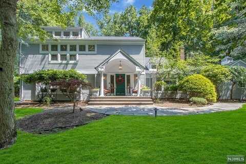 52 Cheryll Lane, Old Tappan, NJ 07675