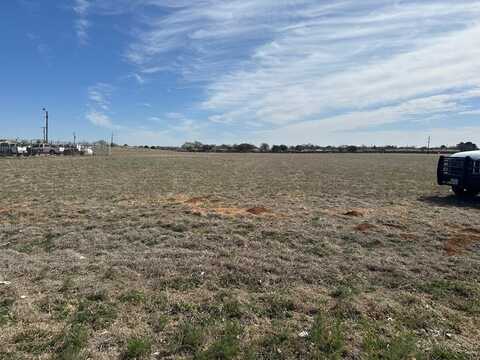 1717 West Avenue, Levelland, TX 79336