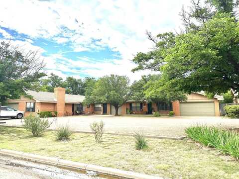 4307 2nd Street, Plainview, TX 79072