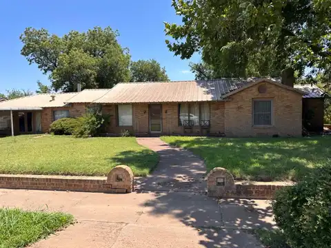 405 Central, Knox City, TX 79529