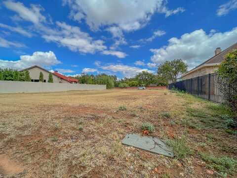 1910 Aberdeen Avenue, Lubbock, TX 79407