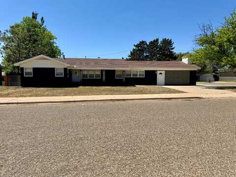 303 Soland Avenue, Denver City, TX 79323