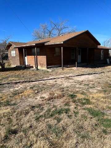 811 8th Street, Plains, TX 79355