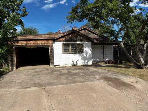 913 Main Street, Floydada, TX 79235