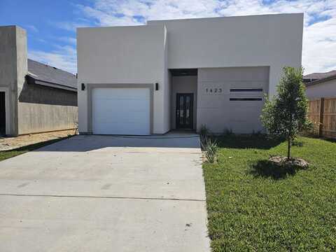 1423 Los Estribos Dr., Laredo, TX 78046