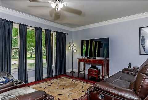 405 Meadowbrook Drive, Nacogdoches, TX 75964