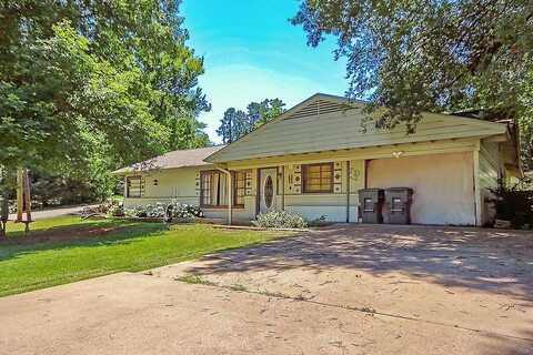 405 Meadowbrook Drive, Nacogdoches, TX 75964