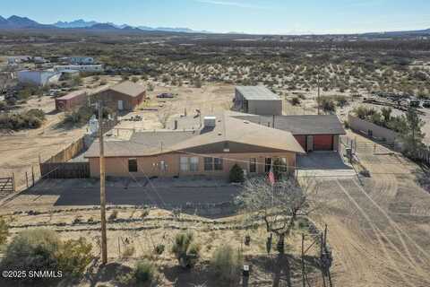 865 Outpost Lane, Radium Springs, NM 88054