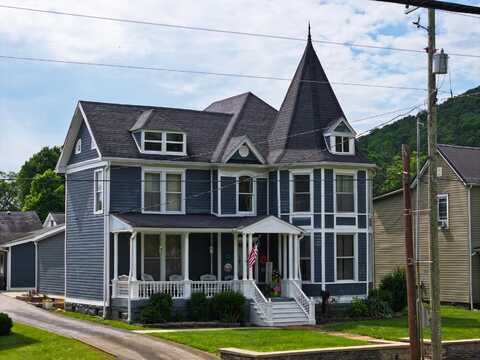 261 Main Street, Irvine, KY 40336