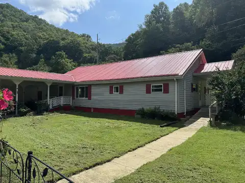 236 Tunnel Road, Hi Hat, KY 41636