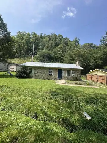 134 Goble Branch, Hagerhill, KY 41222