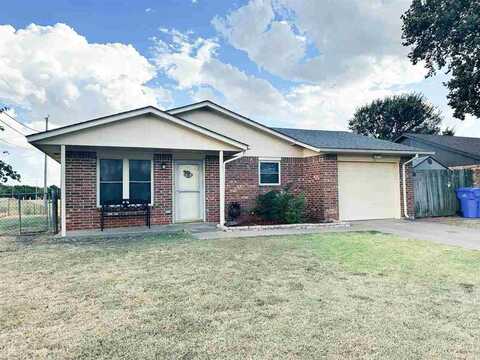 214 E F Ave, Cache, OK 73527