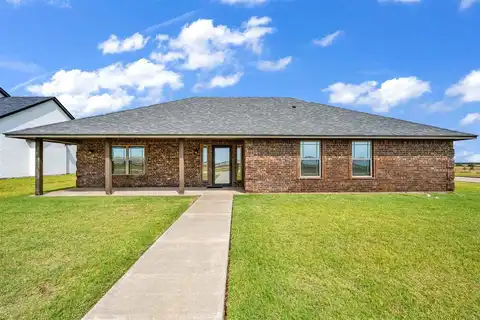 500 Scissortail St, Geronimo, OK 73543