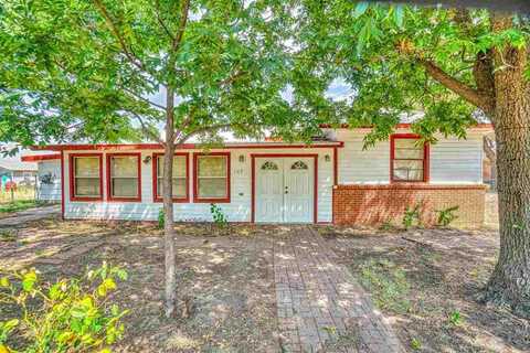 703 W Walnut Ave, Cache, OK 73527