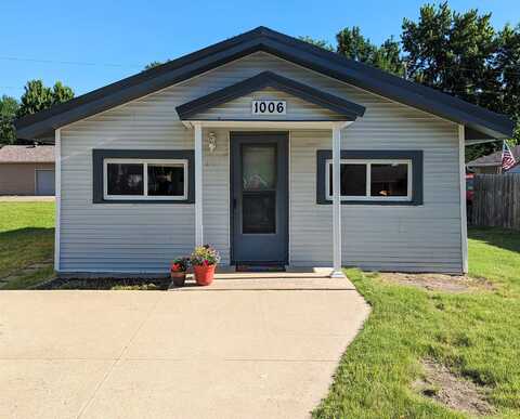 1006 E 12th St, Yankton, SD 57078