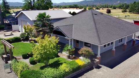 5117 Gebhard Rd, Central Point, OR 97502