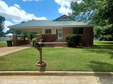 215 Davis Ave, Sylacauga, AL 35150