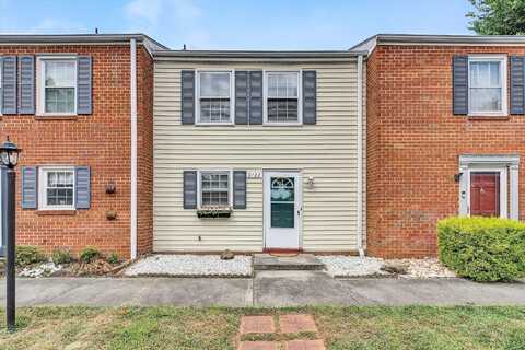 6122 Plantation RD, Roanoke, VA 24019