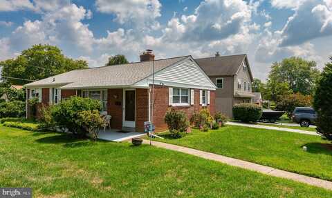 2215 DICKENS LN, BROOMALL, PA 19008