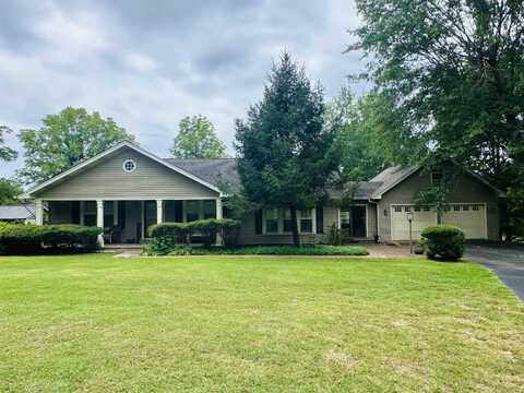 623 E POPLAR, Selmer, TN 38375