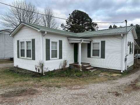 869 E POPLAR, Selmer, TN 38375