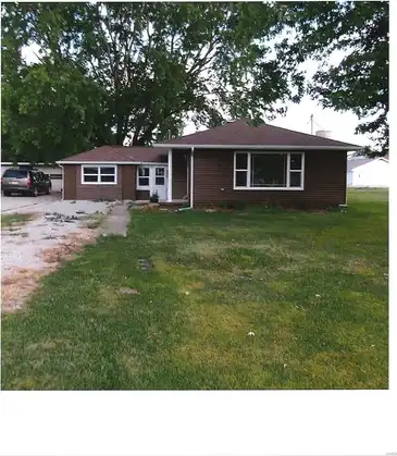 306 N MULBERRY Street, Farina, IL 62838