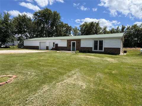 217 E Maple St, Shelbina, MO 63468