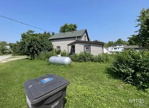 407 Madison Street, Kane, IL 62054