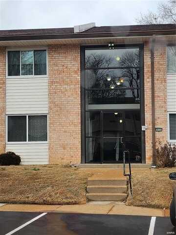 10123 Sakura Drive, Saint Louis, MO 63128