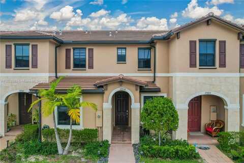 10556 W 32nd Ln, Hialeah Gardens, FL 33018