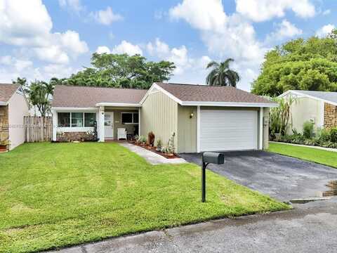 1330 S Quetzal Ct, Homestead, FL 33035