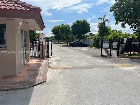 1900 W 68th St, Hialeah, FL 33014