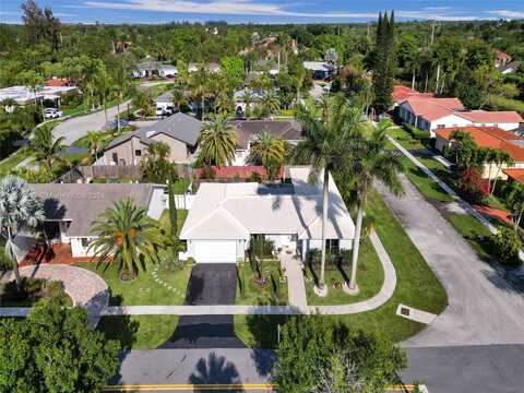 580 Eastwood Ln, Weston, FL 33326