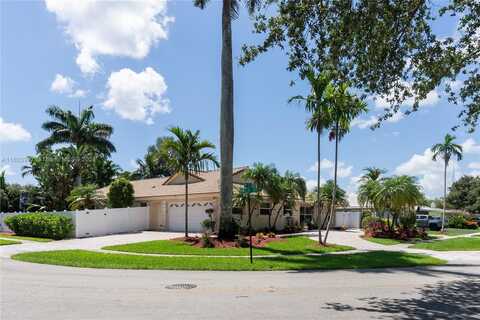 880 NW 73rd Ave, Plantation, FL 33317