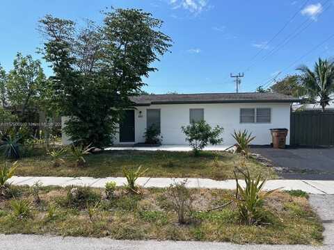 880 NE 49th St, Deerfield Beach, FL 33064