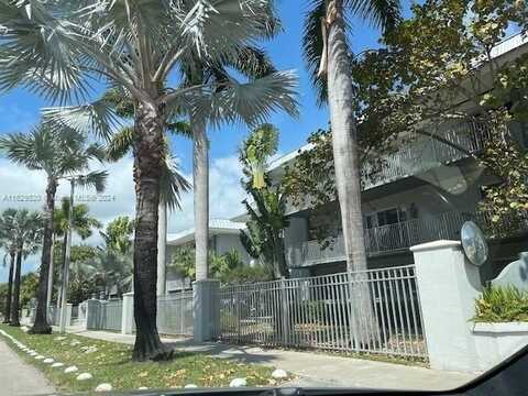 7403 SW 82nd St, Miami, FL 33143