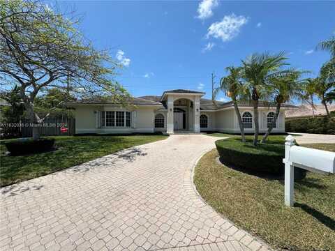 8470 SW 83rd Ct, Miami, FL 33143