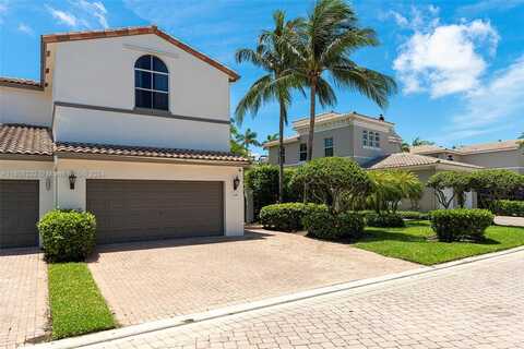 828 Spinnaker Dr E, Hollywood, FL 33019