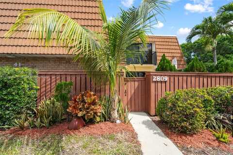 2809 Waterford Dr N, Deerfield Beach, FL 33442