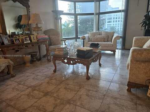 20100 W Country Club Dr, Aventura, FL 33180