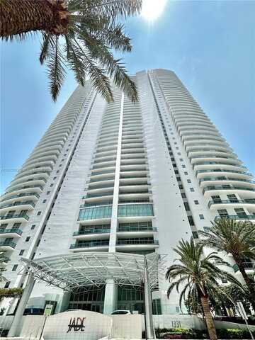 1331 Brickell Bay Dr, Miami, FL 33131