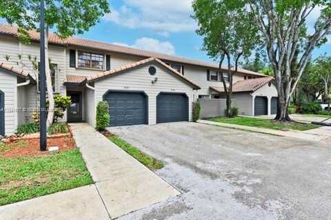 9087 Vineyard Lake Dr, Plantation, FL 33324