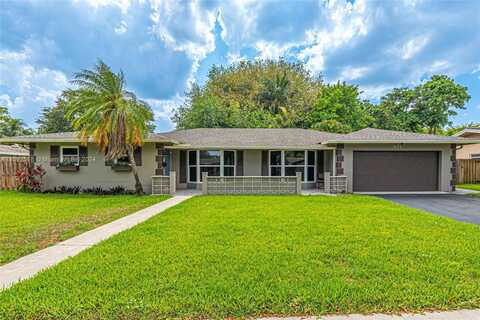 621 NW 71st Ave, Plantation, FL 33317