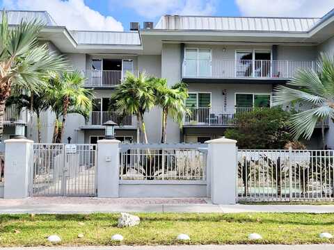 7403 SW 82nd St, Miami, FL 33143