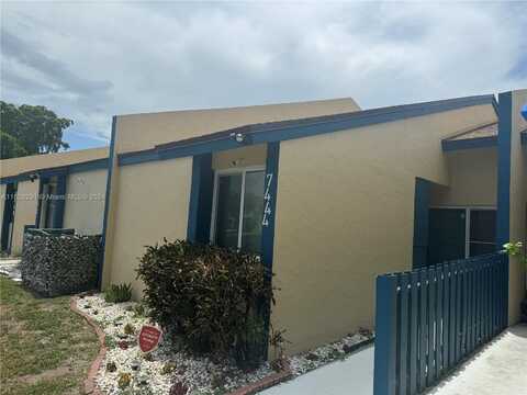 7444 NW 34th St, Lauderhill, FL 33319